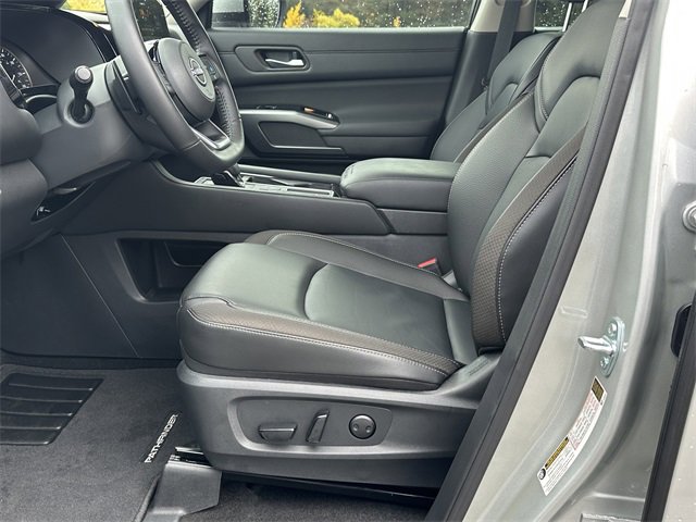 Certified 2025 Nissan Pathfinder SL w/ SL Premium Package image 10