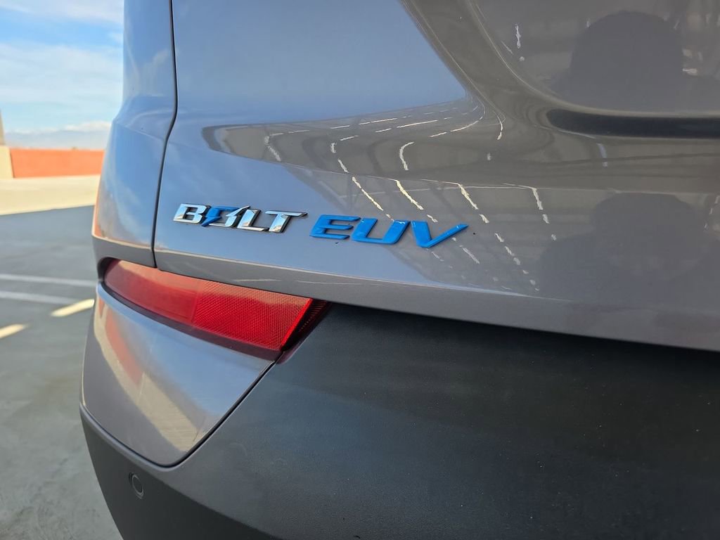 Used 2022 Chevrolet Bolt EUV LT w/ Convenience Package image 33