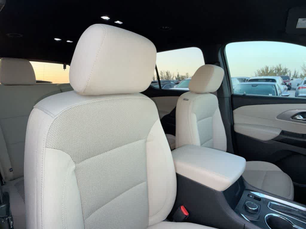 Used 2023 Chevrolet Traverse LS FWD image 27