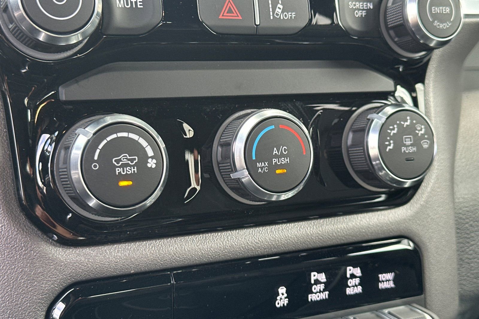 New 2026 RAM 1500 Express AWD/4WD image 23