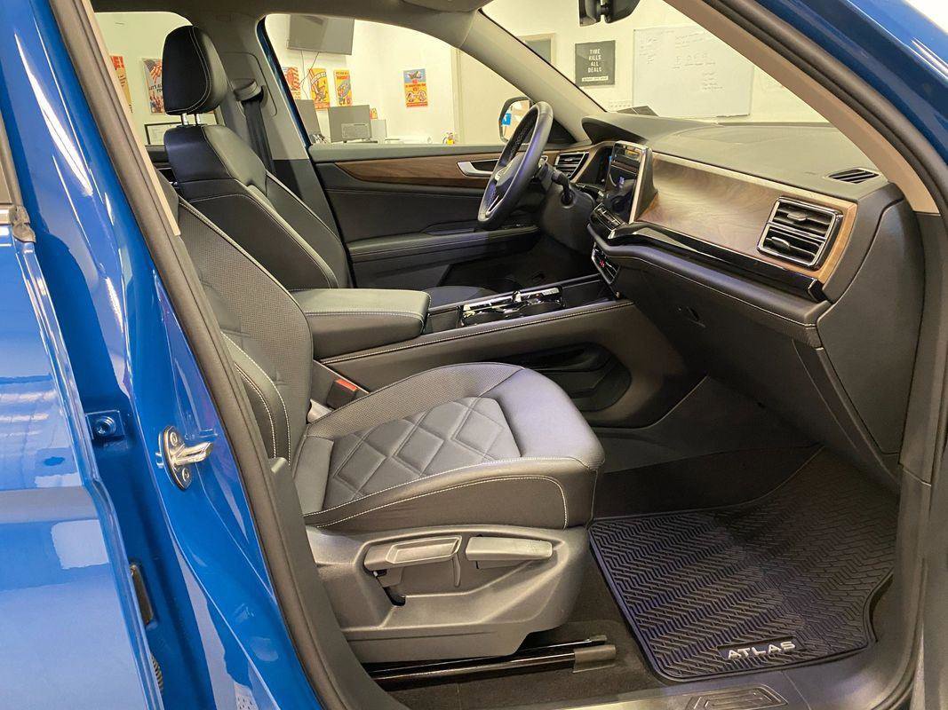 Used 2025 Volkswagen Atlas SE image 11