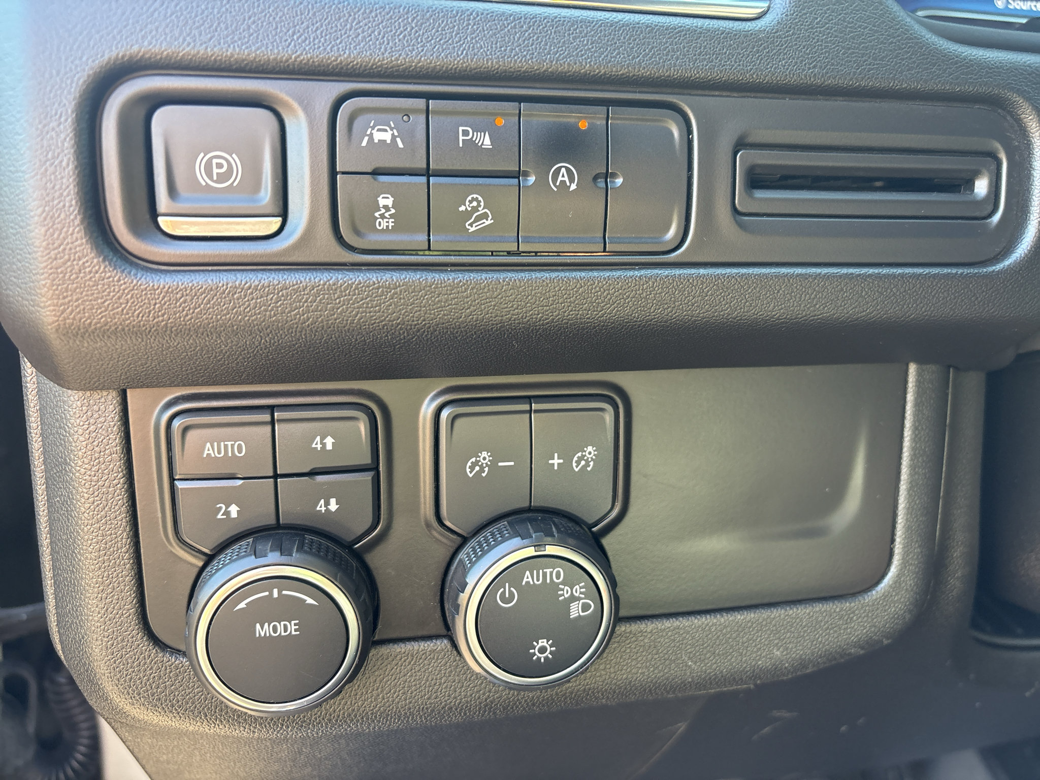 Used 2023 Chevrolet Tahoe Premier AWD/4WD image 15
