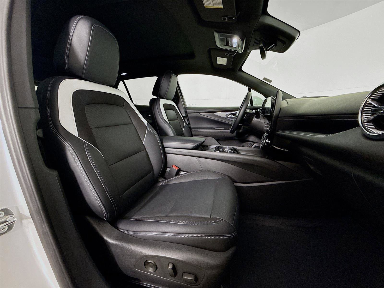 Used 2024 Chevrolet Blazer EV LT image 29