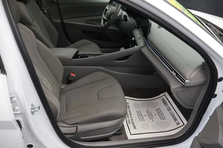 Used 2025 Hyundai Elantra SEL FWD image 16