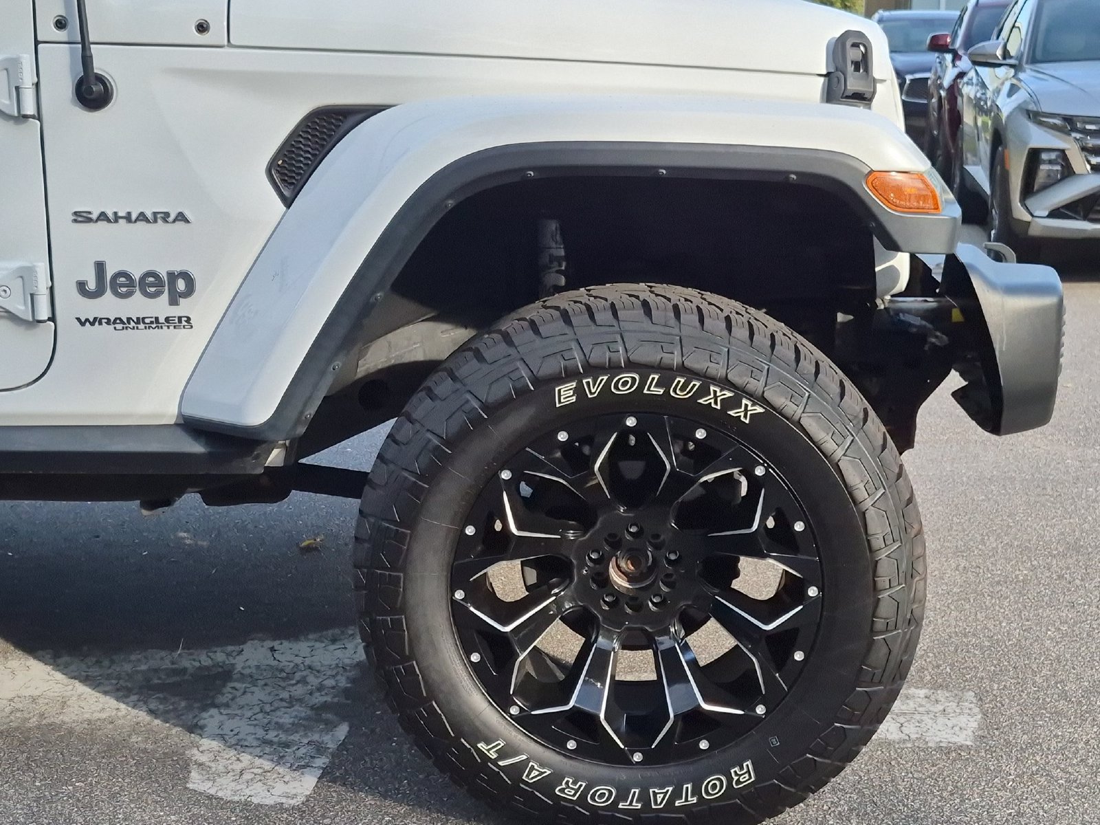Used 2018 Jeep Wrangler Unlimited Sahara AWD/4WD image 10