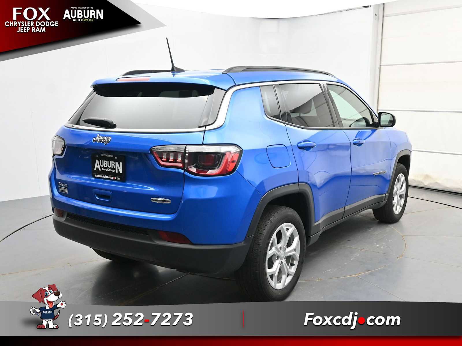Used 2024 Jeep Compass Latitude w/ Convenience Group image 12