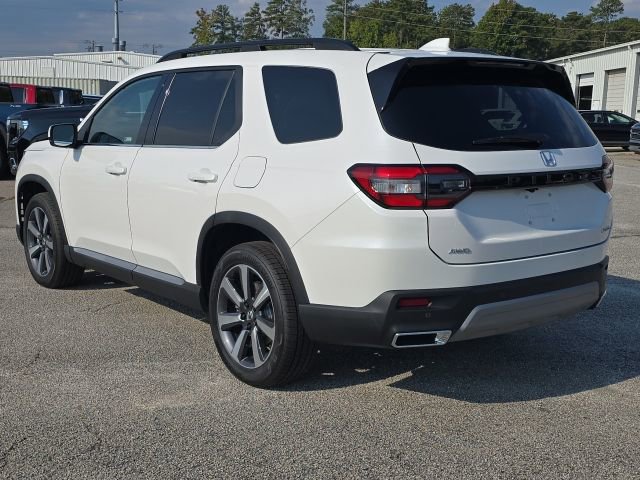 Used 2025 Honda Pilot Touring image 3