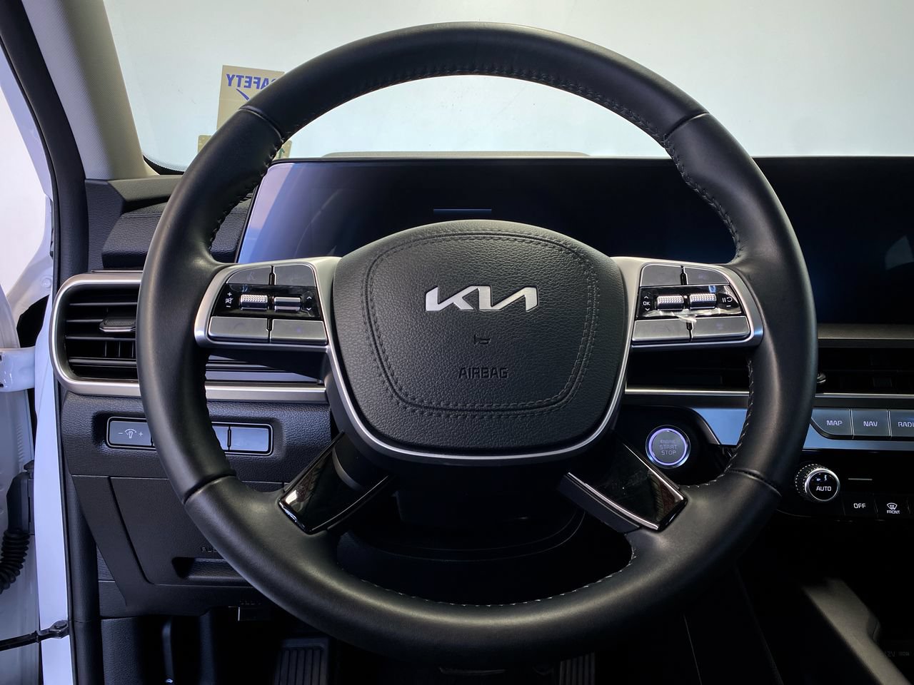 Certified 2025 Kia Telluride LX FWD image 21