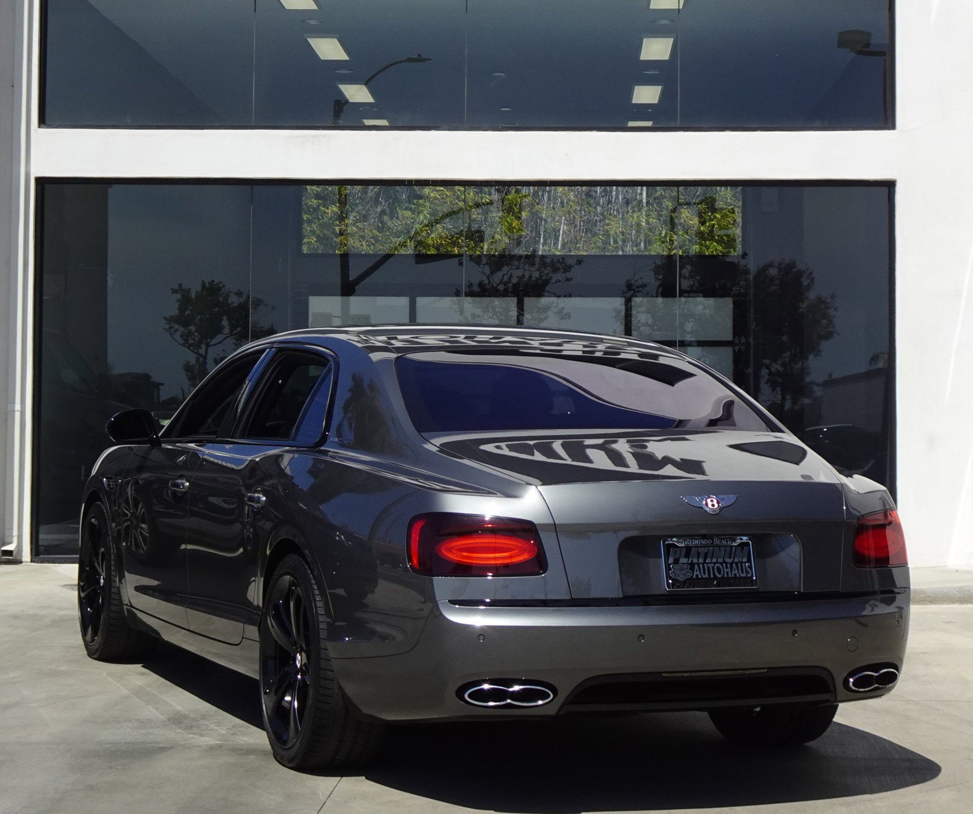 Used 2018 Bentley Flying Spur S V8 AWD/4WD image 4