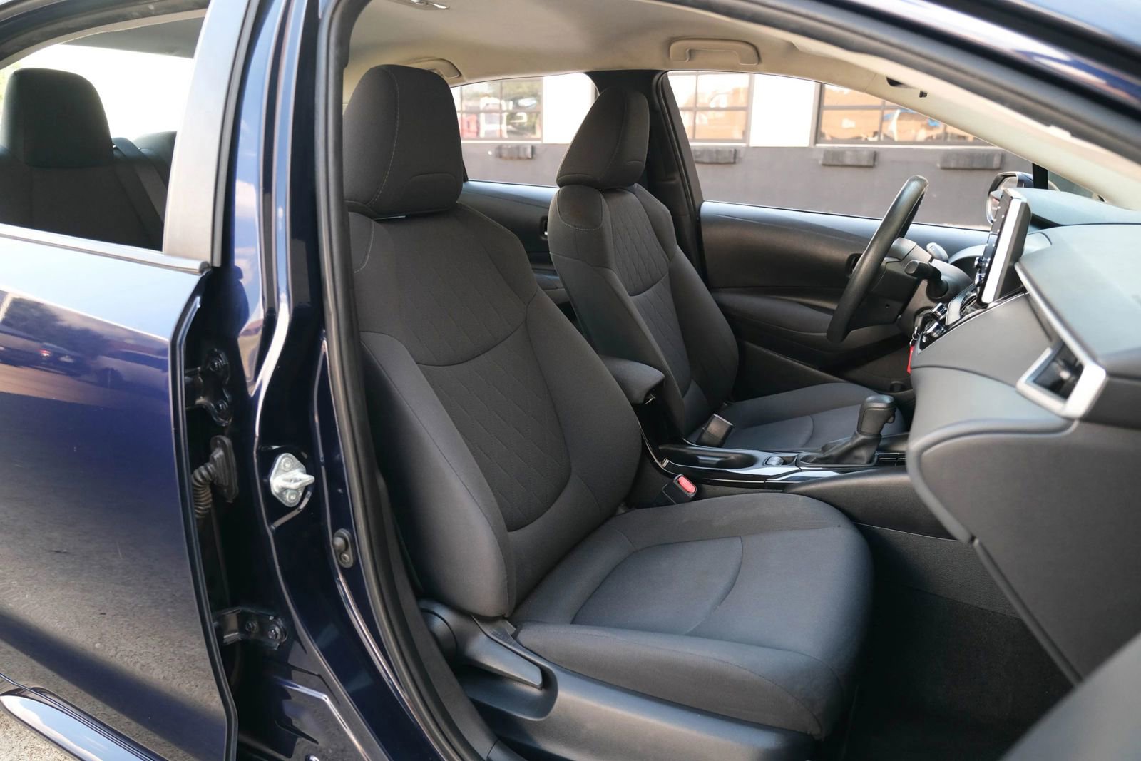 Used 2021 Toyota Corolla LE image 33