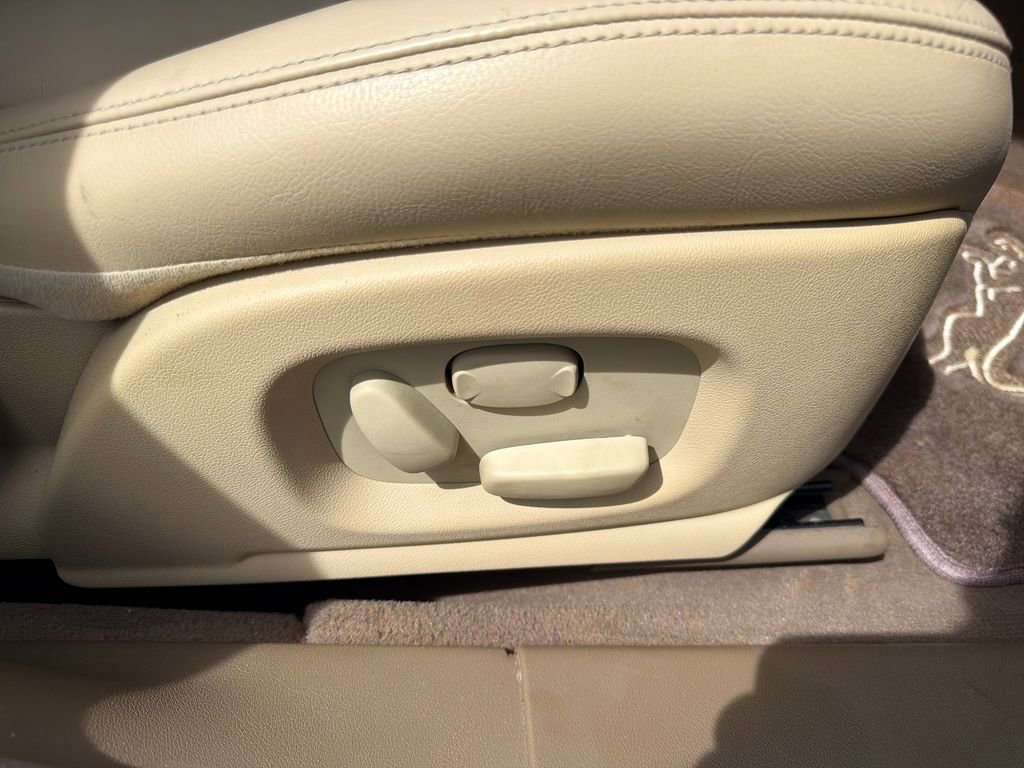 Used 2005 Jaguar XJ8 image 50