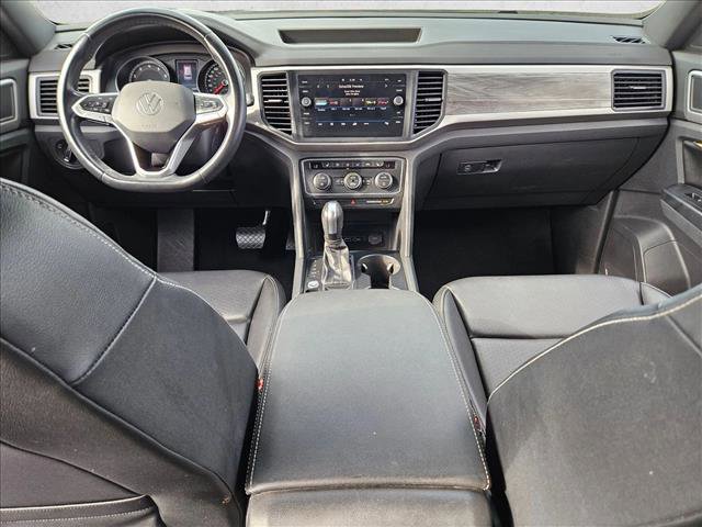 Used 2020 Volkswagen Atlas Cross Sport SE w/ Panoramic Sunroof Package image 16