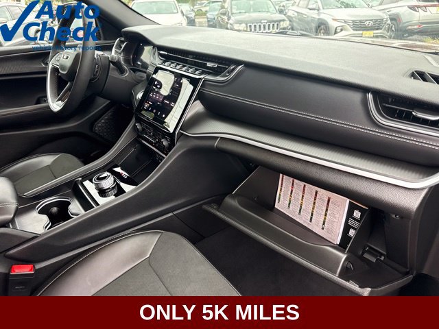 Used 2025 Jeep Grand Cherokee Altitude AWD/4WD image 25