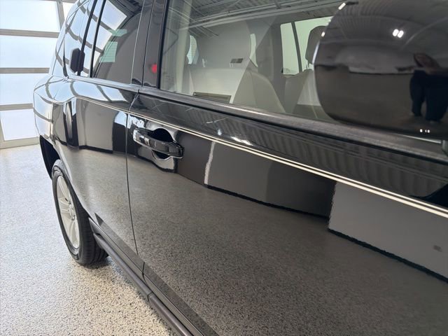 Used 2014 Jeep Compass Latitude w/ Sun/Sound Group image 28