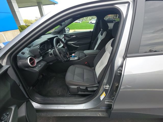 Used 2024 Chevrolet Trax RS FWD image 10