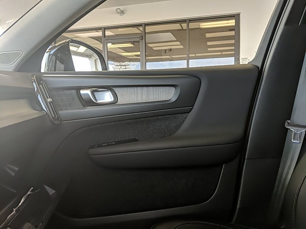 Used 2023 Volvo XC40 B5 Plus w/ Driver Assist Package image 24