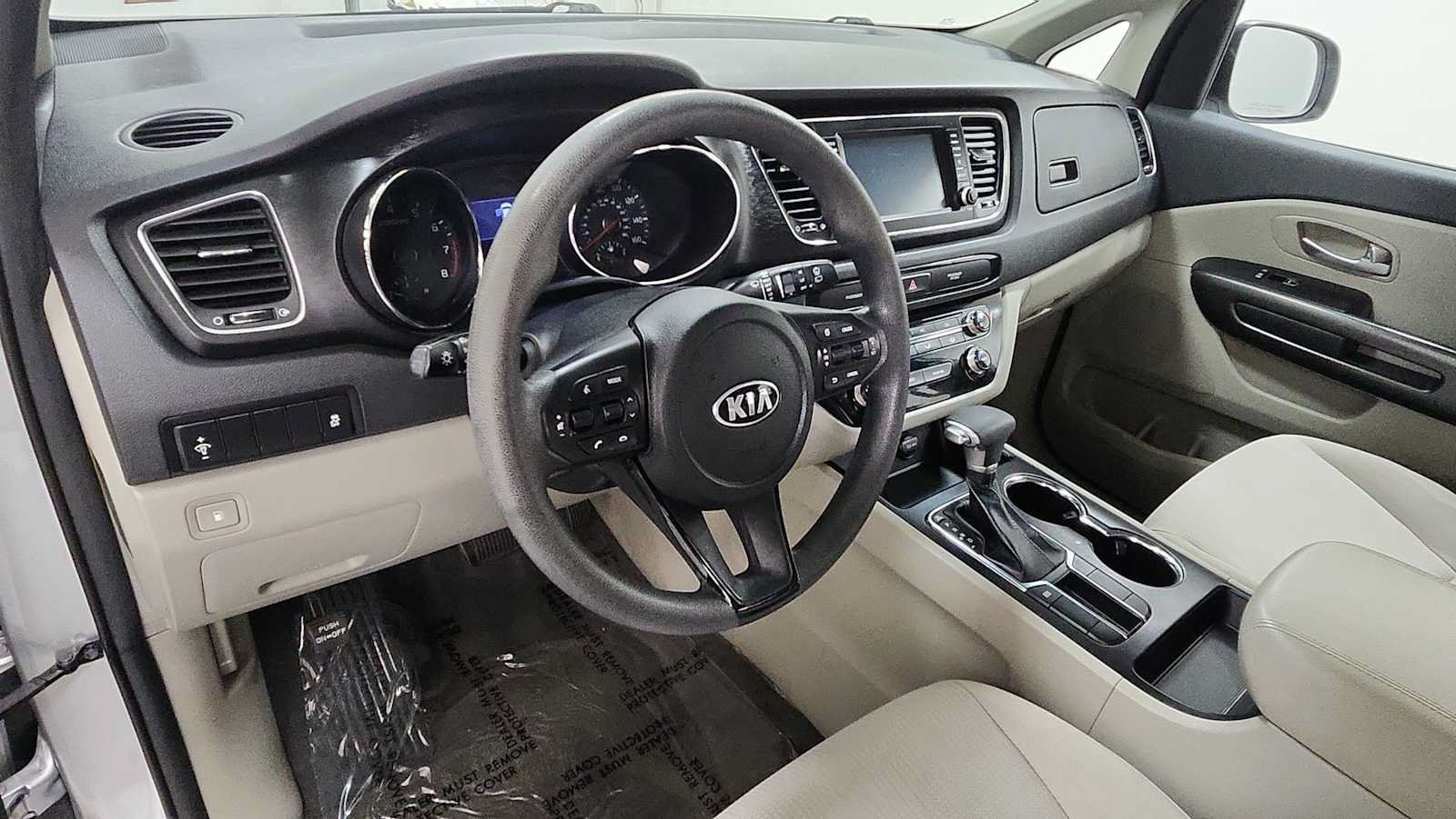 Used 2019 Kia Sedona L FWD image 12