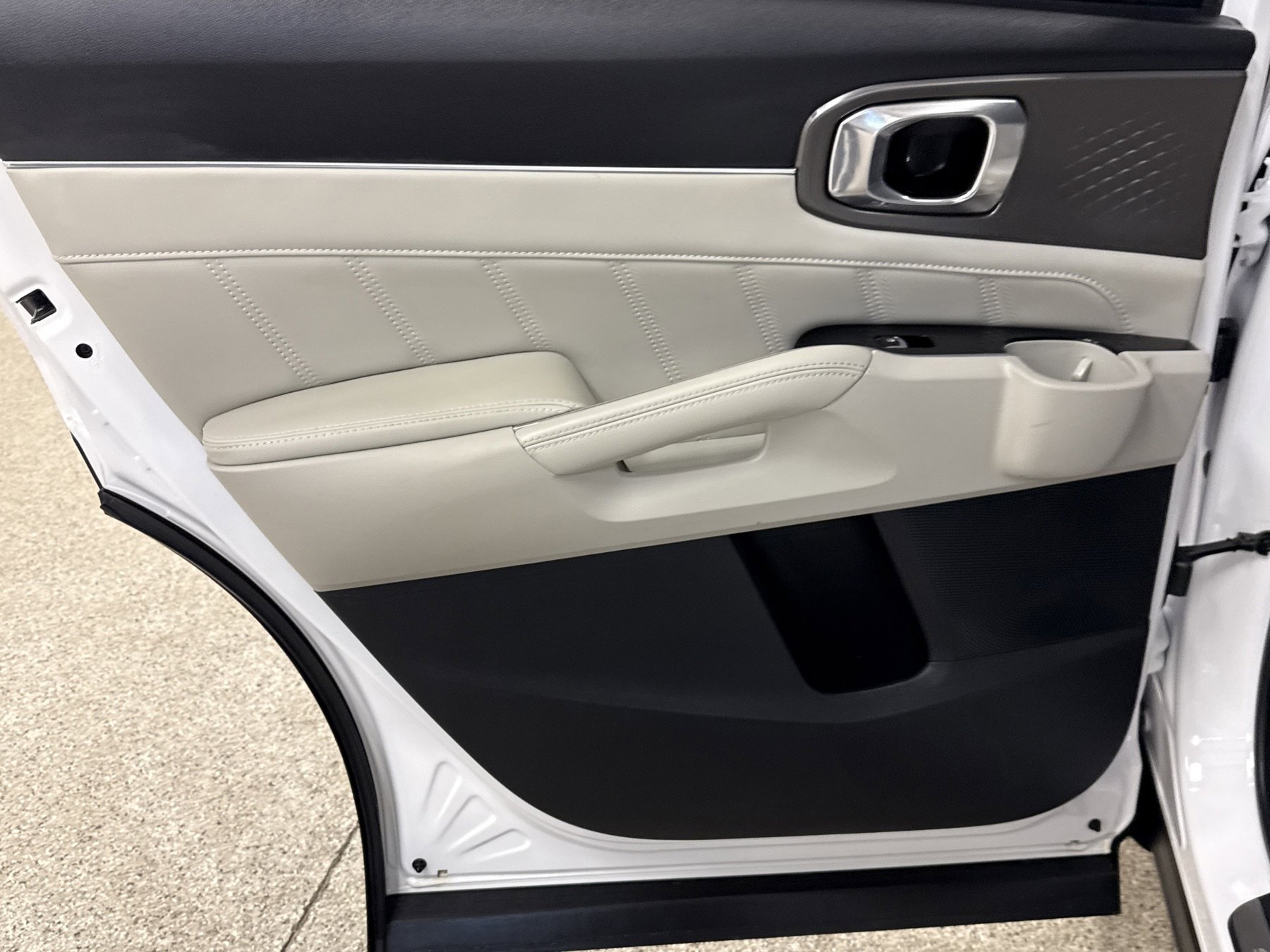 Used 2024 Kia Sorento SX image 7