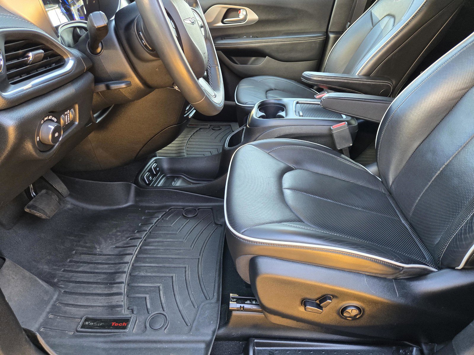 Used 2019 Chrysler Pacifica Limited w/ Advanced Safetytec Group image 14