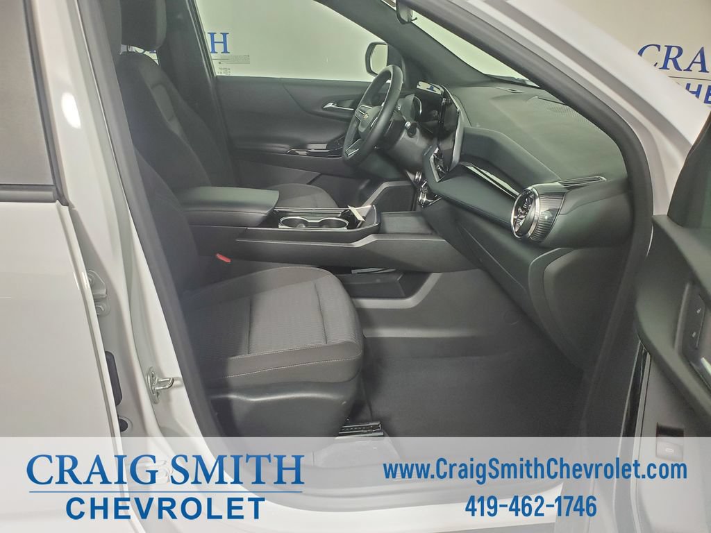 Used 2025 Chevrolet Equinox LT FWD image 14