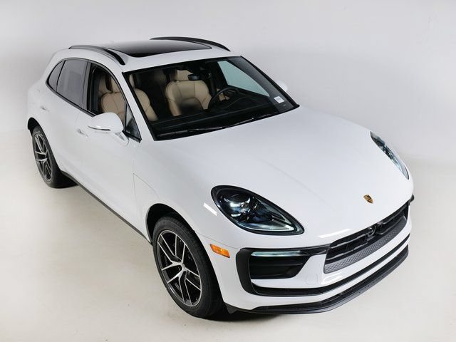 Certified 2026 Porsche Macan AWD/4WD image 31