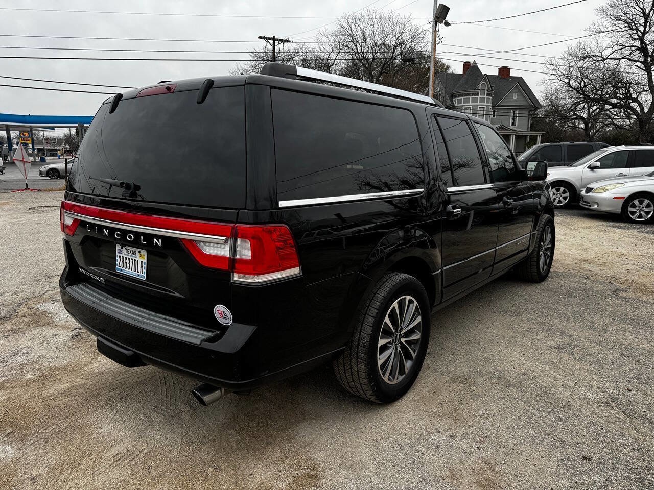Used 2017 Lincoln Navigator L Select image 5