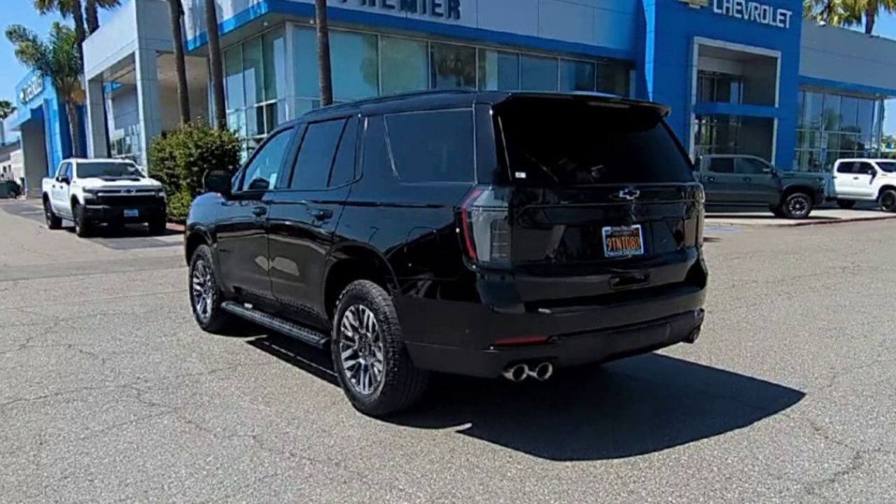 Used 2025 Chevrolet Tahoe Z71 w/ Comfort Package AWD/4WD image 6