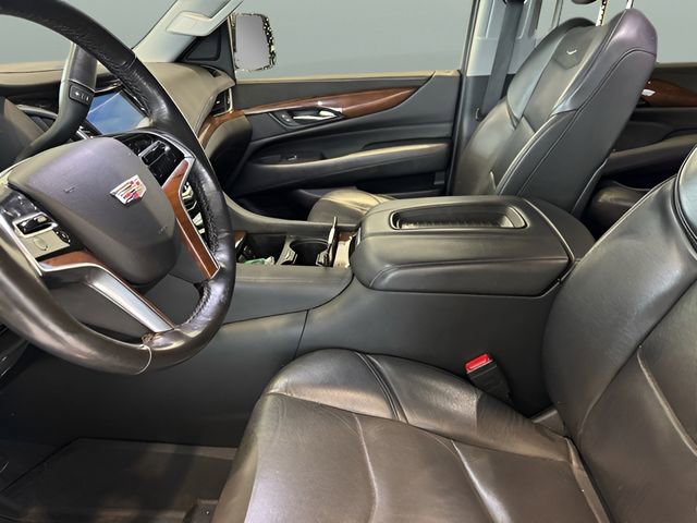 Used 2019 Cadillac Escalade Luxury image 18