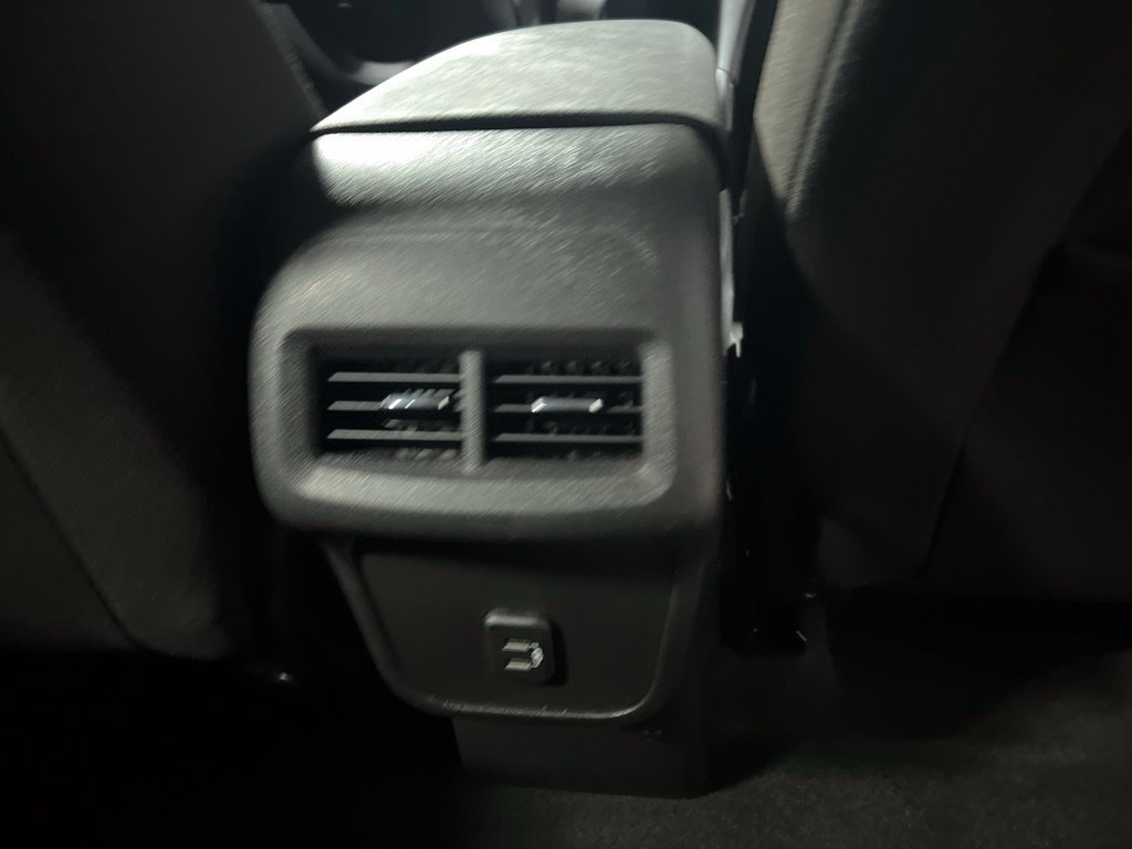Used 2024 Chevrolet Equinox LT AWD/4WD image 13