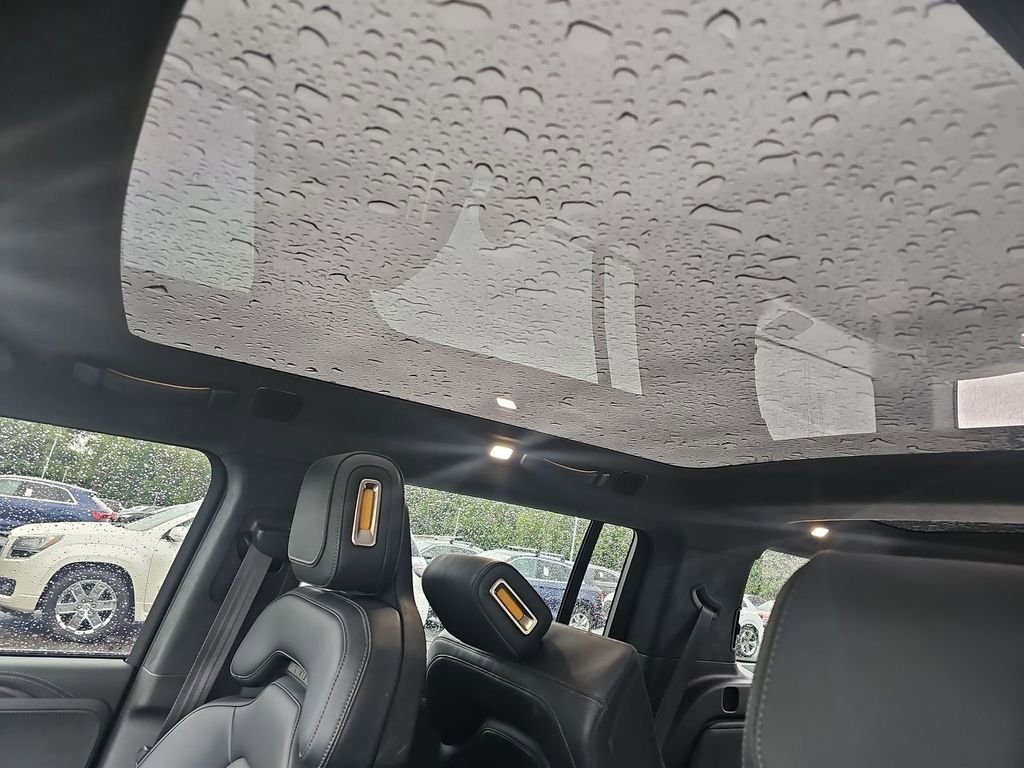 Used 2022 Rivian R1S Launch Edition image 6