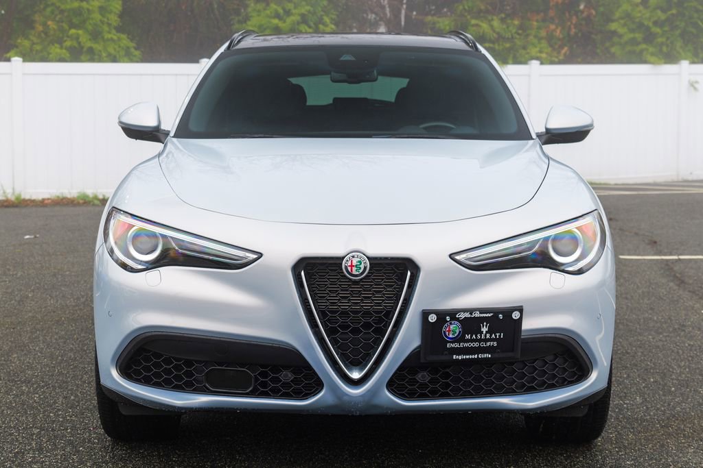 Used 2022 Alfa Romeo Stelvio Ti image 2