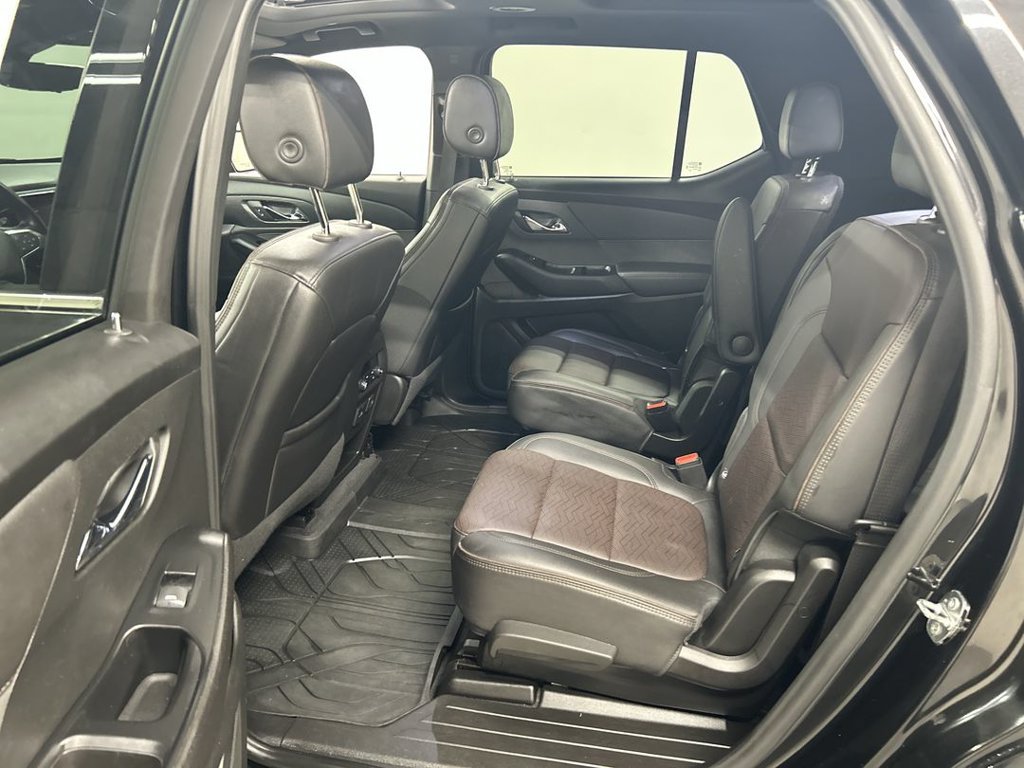 Used 2023 Chevrolet Traverse High Country w/ LPO, Floor Liner Package AWD/4WD image 20