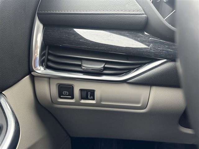 Certified 2023 Cadillac XT4 Premium Luxury w/ Cold Weather Package image 17