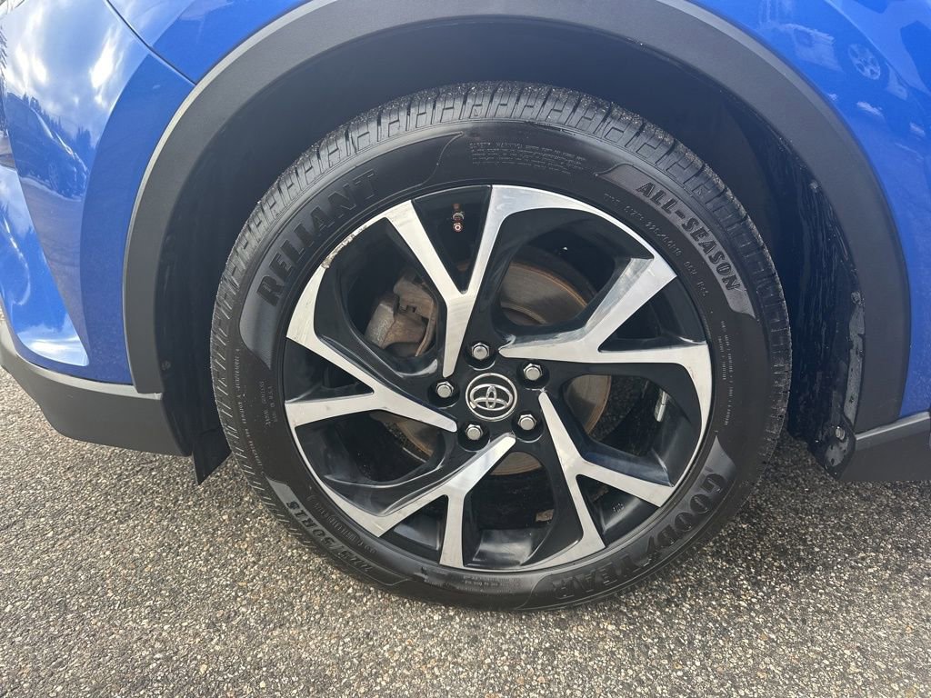 Used 2018 Toyota C-HR XLE image 30