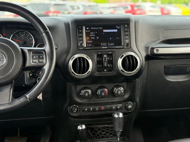 Used 2018 Jeep Wrangler Unlimited Sahara AWD/4WD image 17