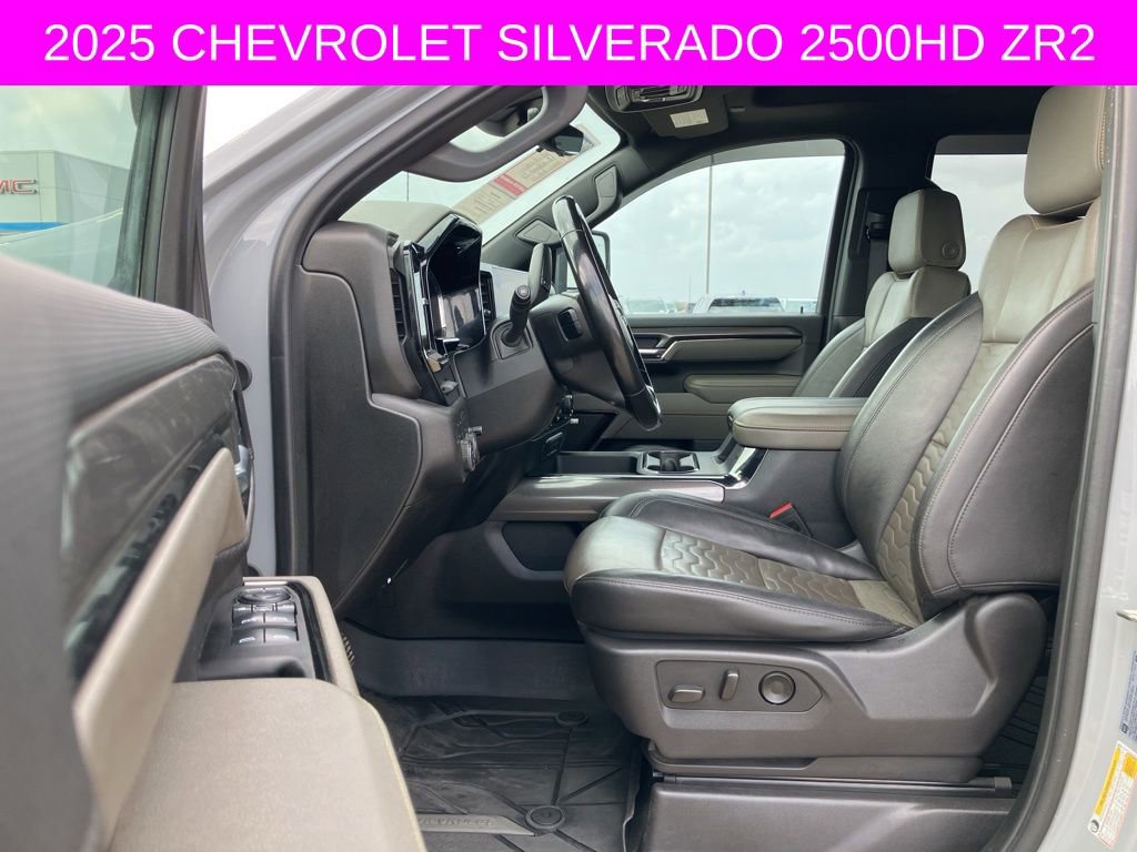 Used 2025 Chevrolet Silverado 2500 ZR2 w/ Technology Package image 21