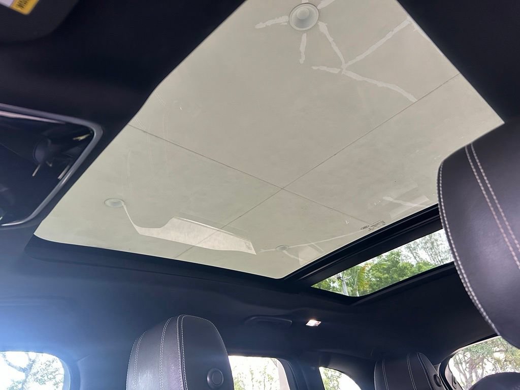 Used 2019 Land Rover Range Rover Velar R-Dynamic SE AWD/4WD image 12