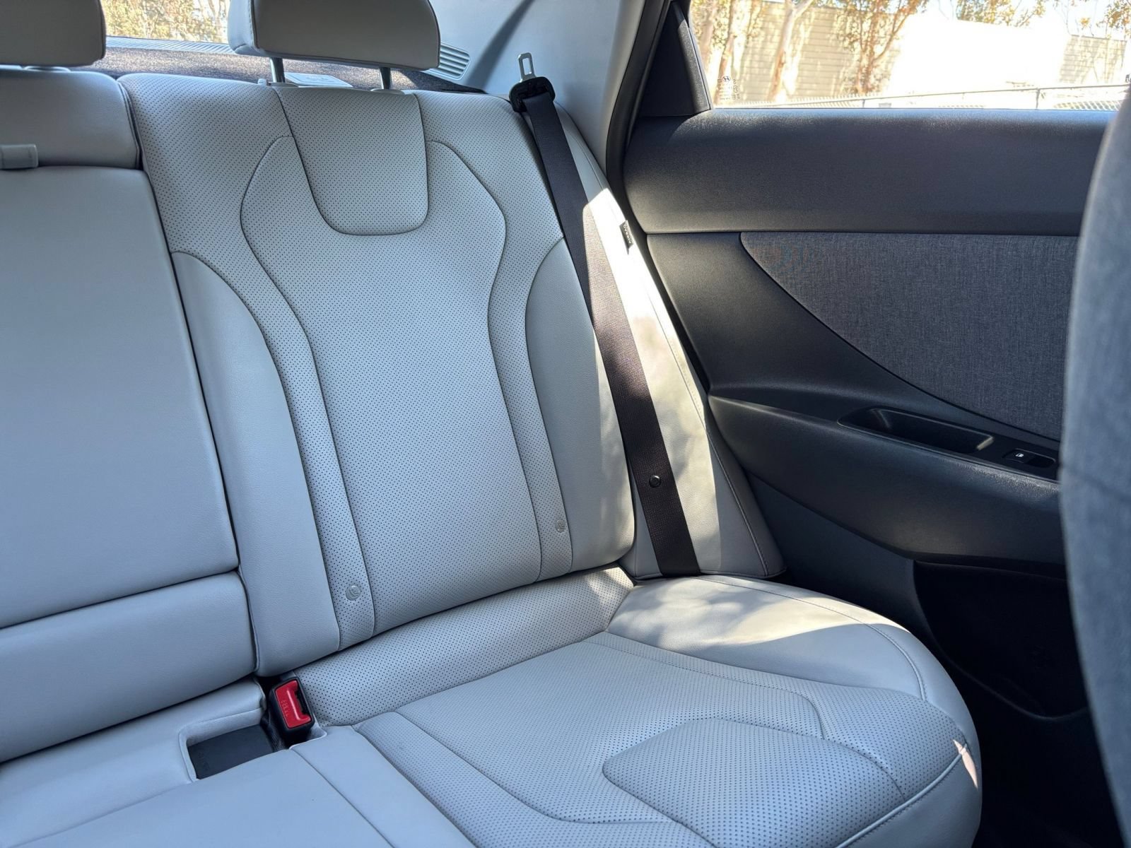 Used 2025 Hyundai Elantra Limited FWD image 38