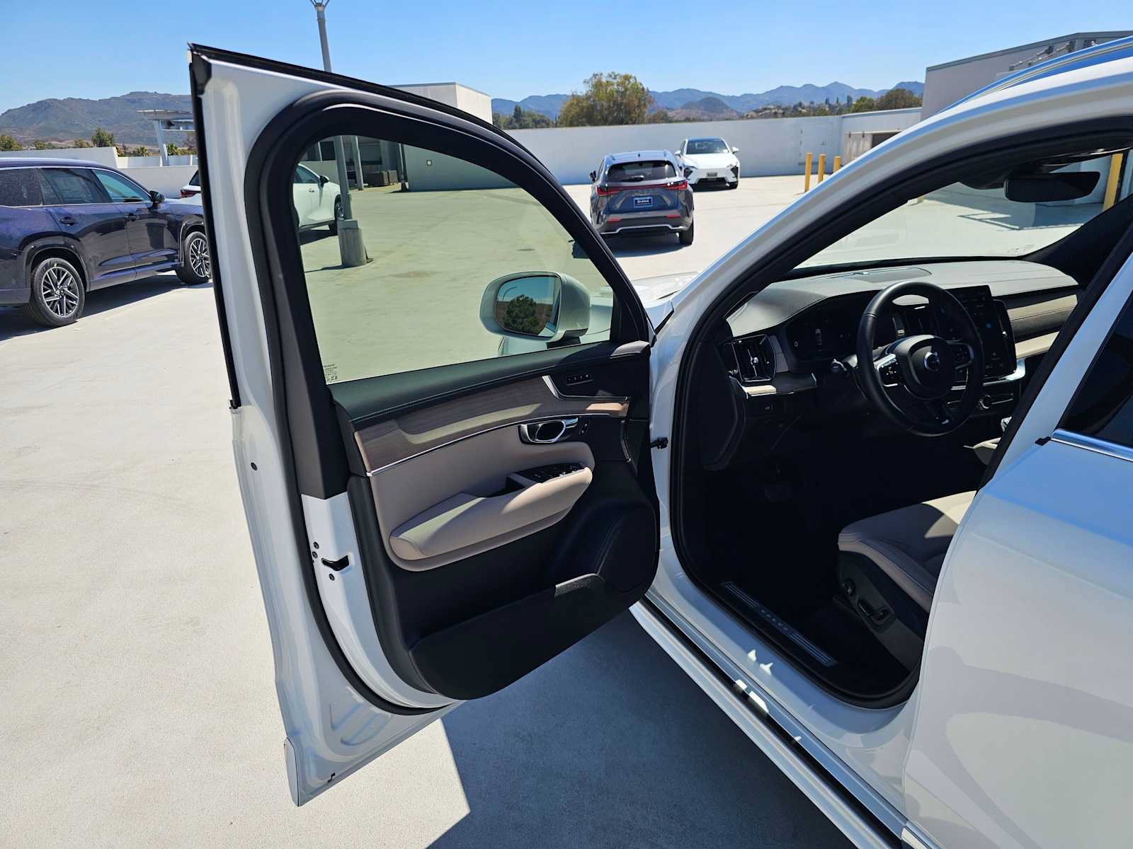 Used 2025 Volvo XC90 B6 Core w/ Climate Package AWD/4WD image 21