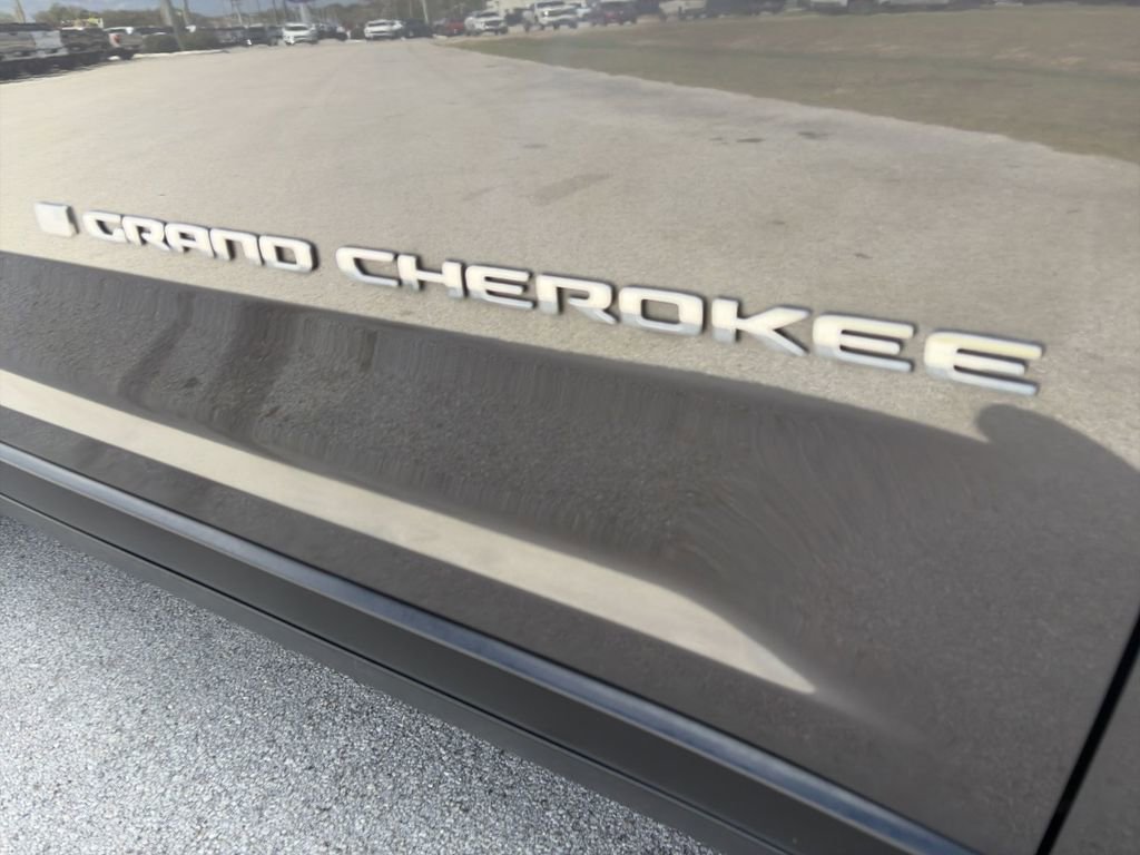 Used 2023 Jeep Grand Cherokee Limited image 36
