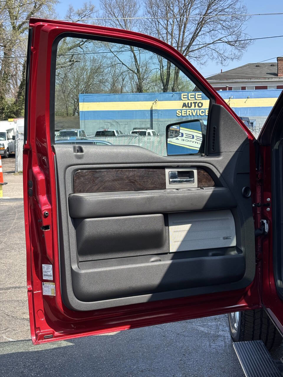 Used 2014 Ford F150 Platinum image 9