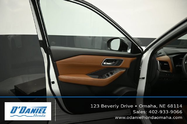 Used 2024 Nissan Rogue Platinum w/ Platinum Premium Package AWD/4WD image 23