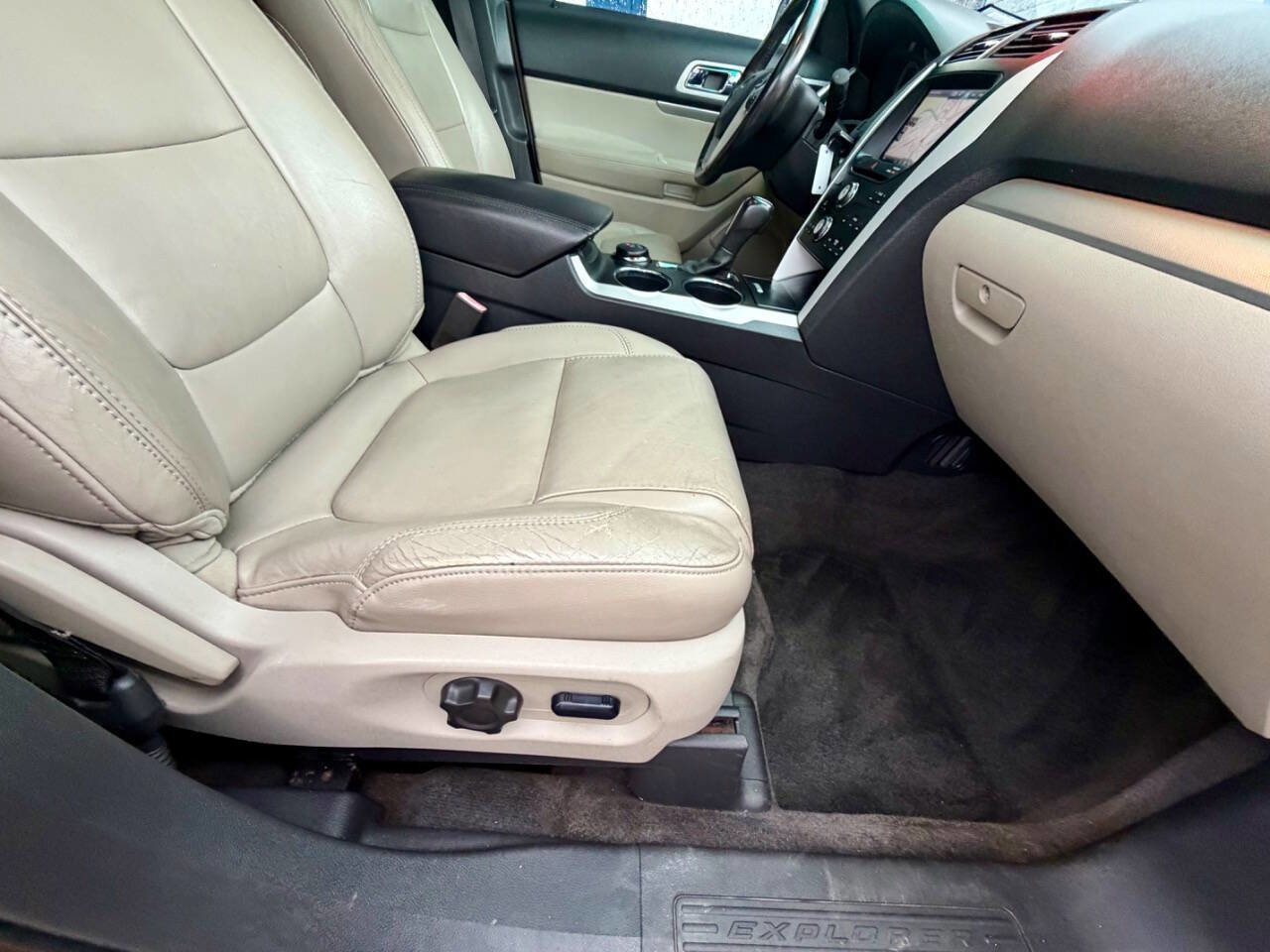 Used 2013 Ford Explorer XLT AWD/4WD image 39