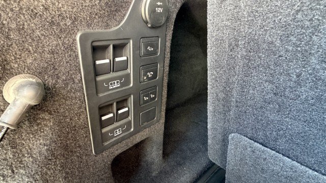 Used 2017 Land Rover Discovery First Edition AWD/4WD image 21