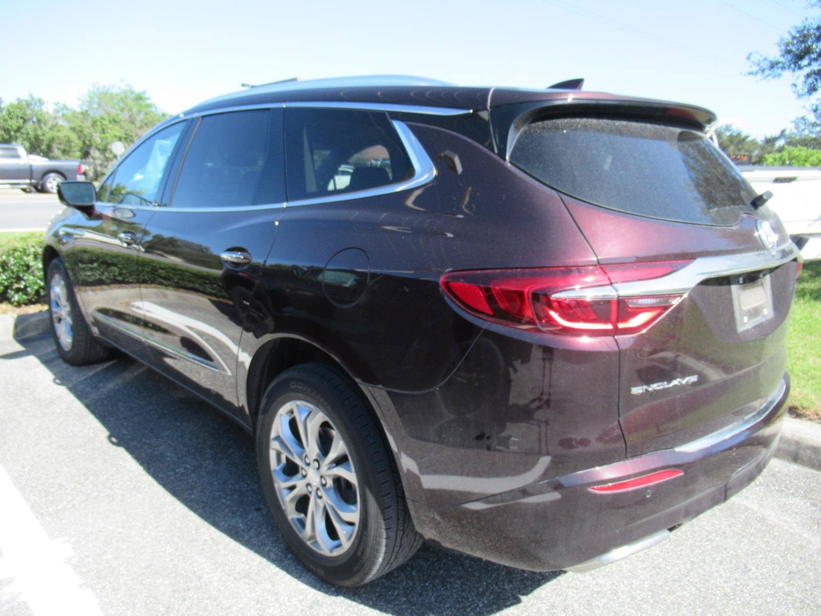 Used 2021 Buick Enclave Avenir w/ Avenir Technology Package FWD image 3