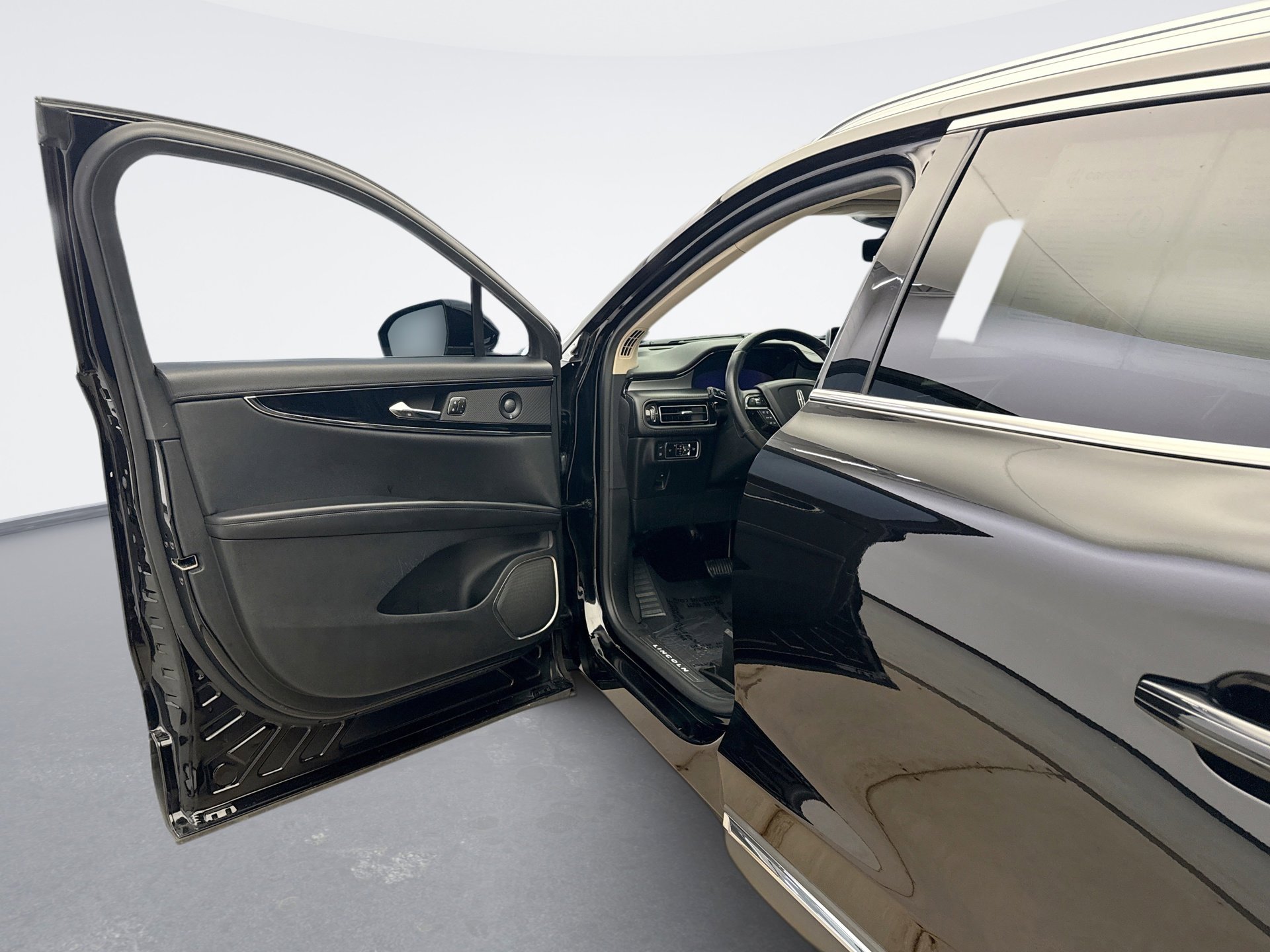 Used 2023 Lincoln Nautilus Reserve w/ Monochromatic Package AWD/4WD image 9