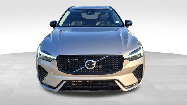 Used 2024 Volvo XC60 B5 Plus image 2