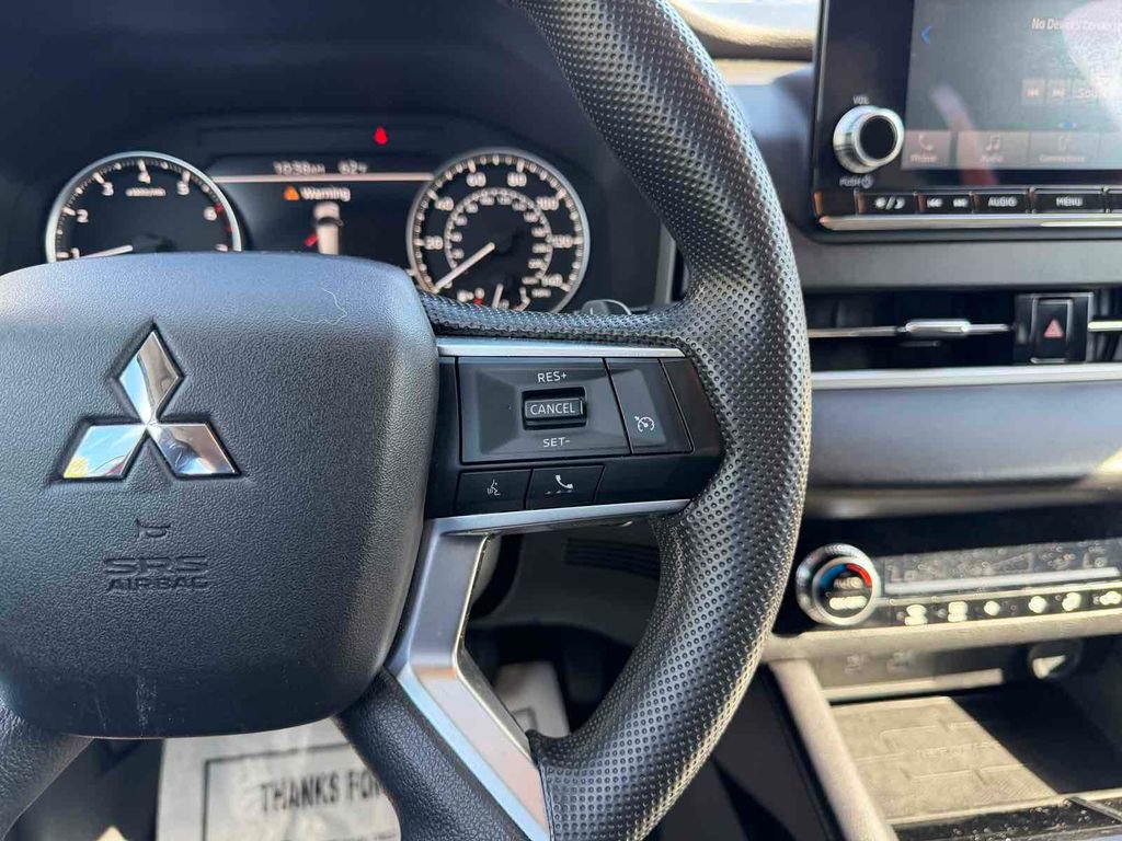 Used 2022 Mitsubishi Outlander ES image 22