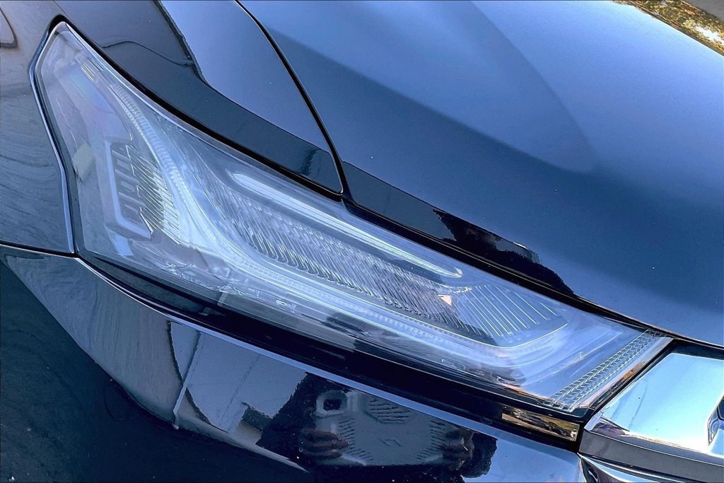 Used 2022 Chevrolet Traverse LT w/ LT Premium Package AWD/4WD image 34