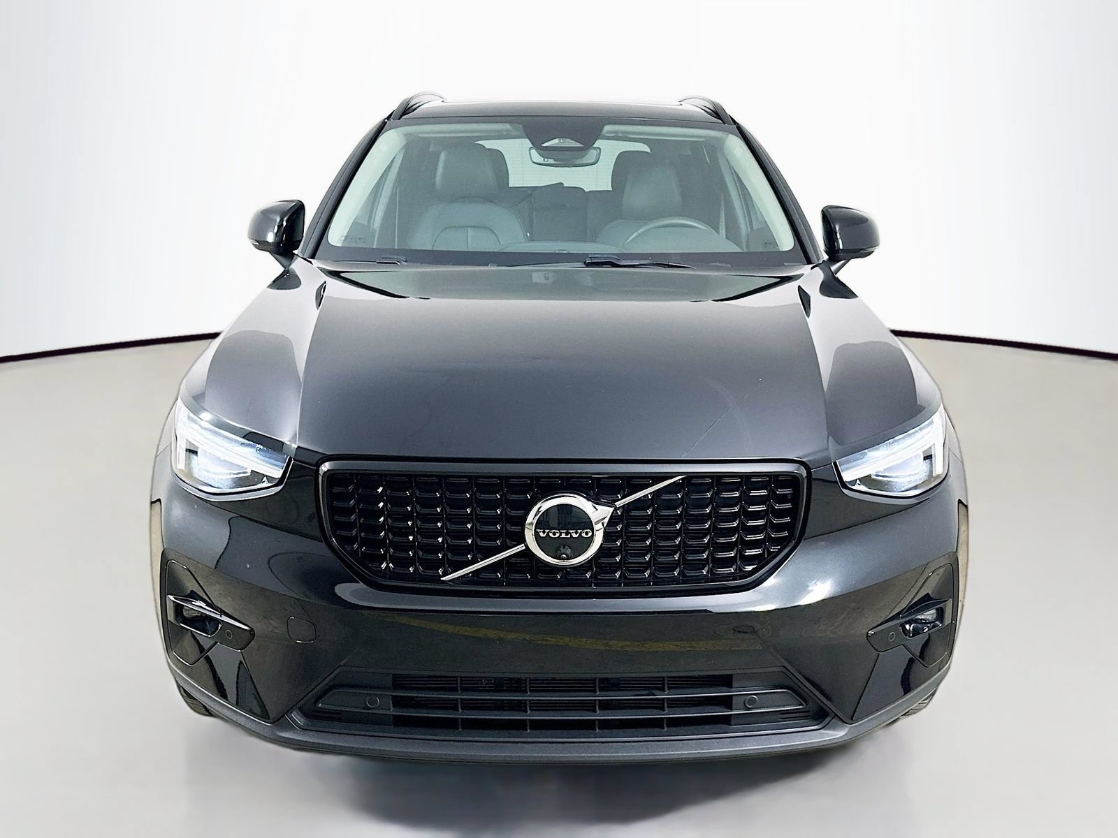 Used 2026 Volvo XC40 B5 Plus AWD/4WD image 2